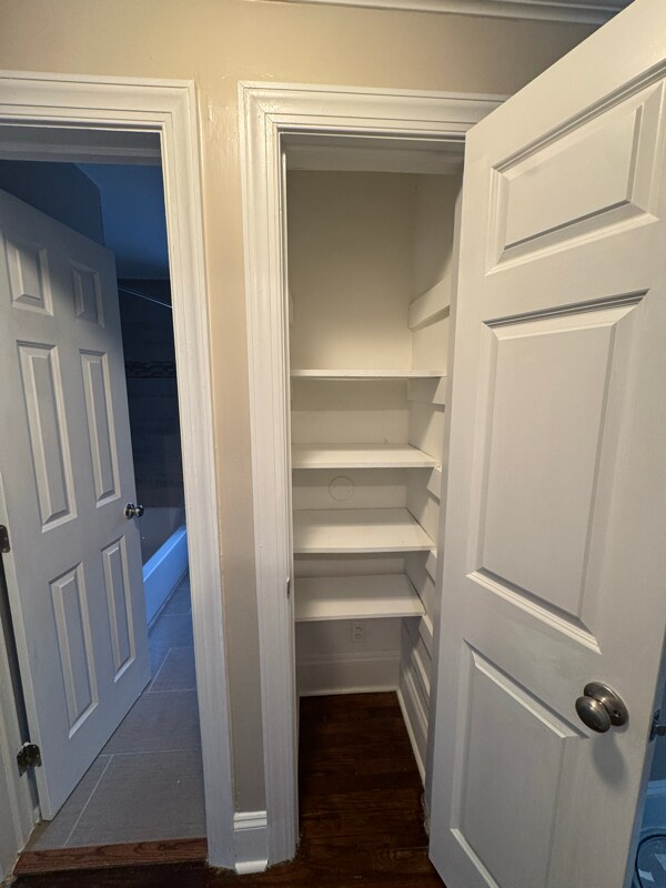 Building Photo - 1976 Lynnwood Dr