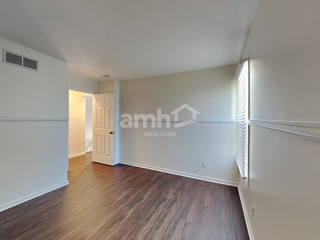 Building Photo - 1531 Mallard Cir E