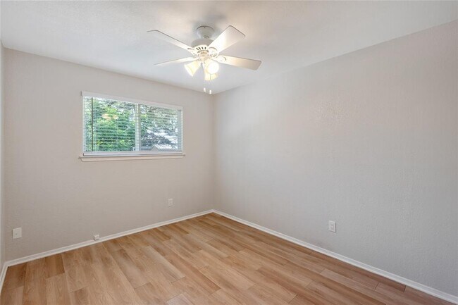 Building Photo - 9005 Curlew Dr