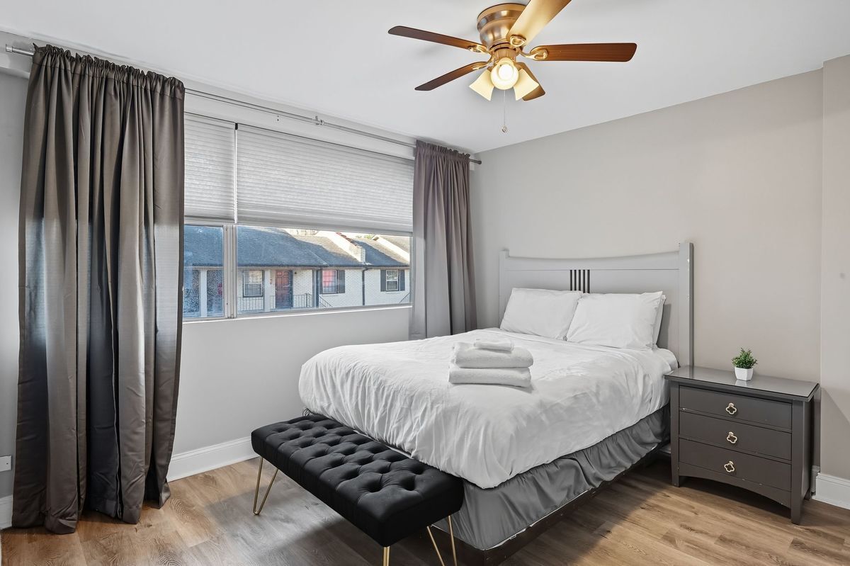 Building Photo - 3645 Peachtree Rd NE