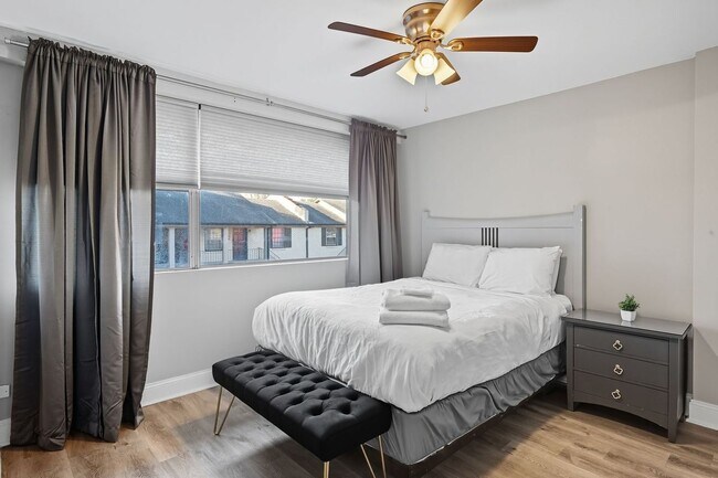 Building Photo - 3645 Peachtree Rd NE