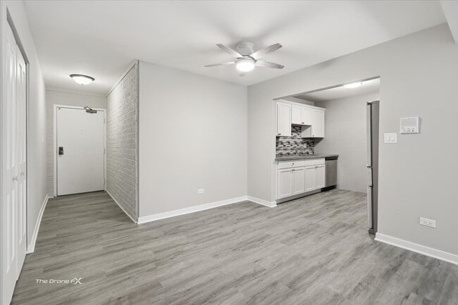 Building Photo - 144 E Bailey Rd