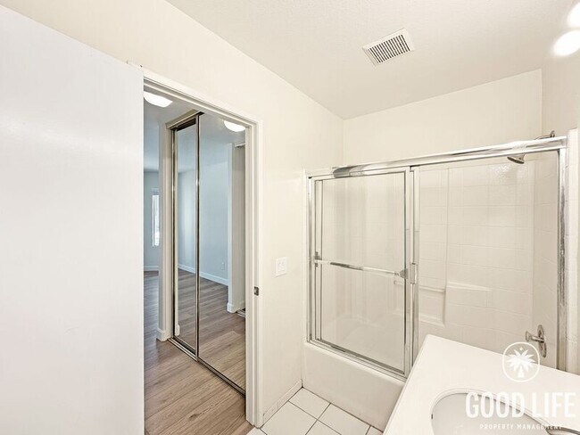 Building Photo - 417 Sanibelle Cir
