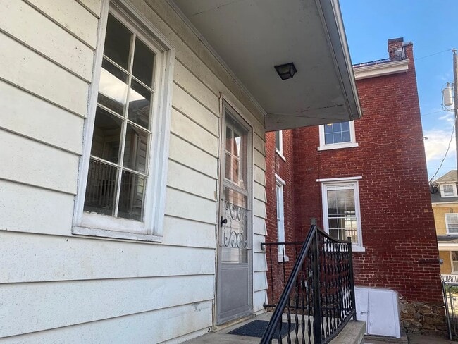 Building Photo - 114 N Brown St