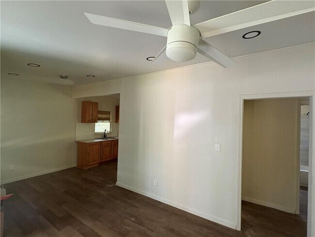 Building Photo - 4049 Villa Ave