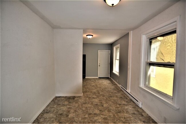 Building Photo - 4 br, 1 bath House - 322 Hanover Ave
