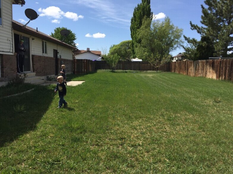 Building Photo - 321 N Ponderosa Dr