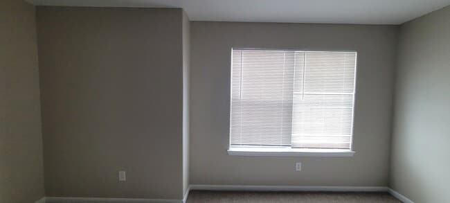 Building Photo - 8110 Woodward St