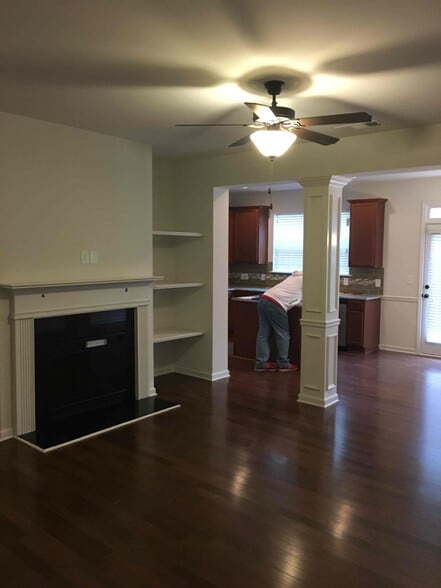 Building Photo - 3085 Clear View Dr