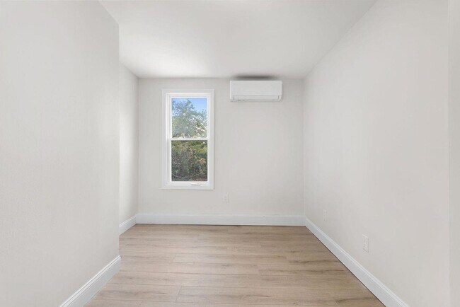 Building Photo - 173 Van Horne St