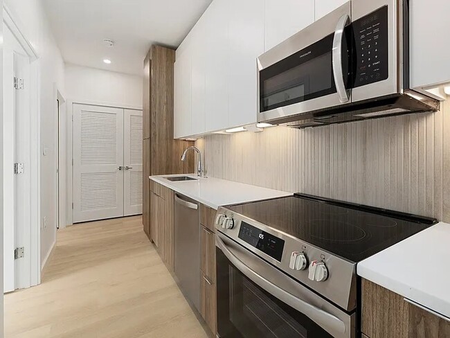 Building Photo - 87 Oxford St