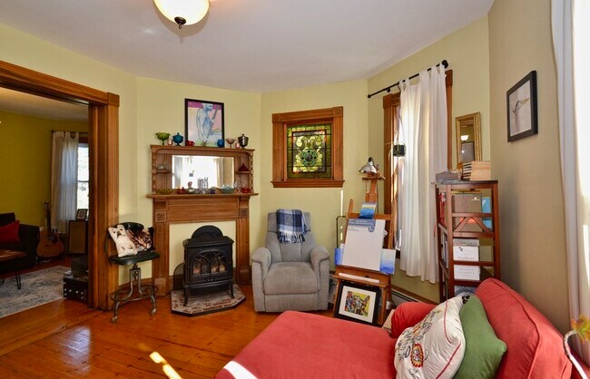 Building Photo - 106 Summer St