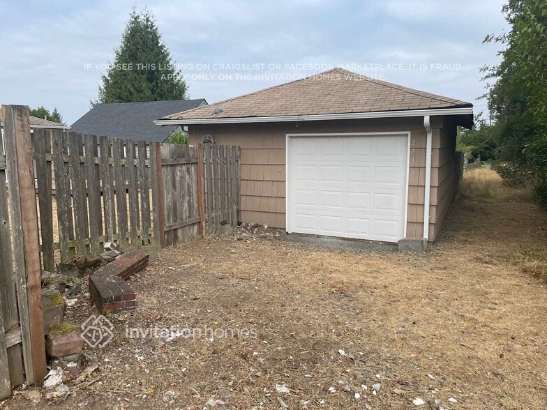 Building Photo - 2735 Locust Ave W