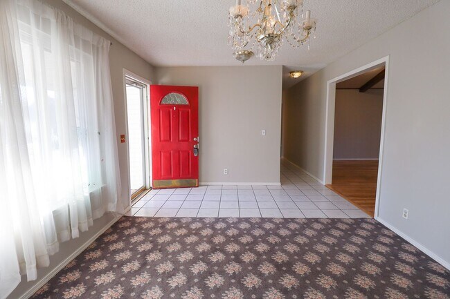 Building Photo - 3 Bed | 2 Bath | Tulsa