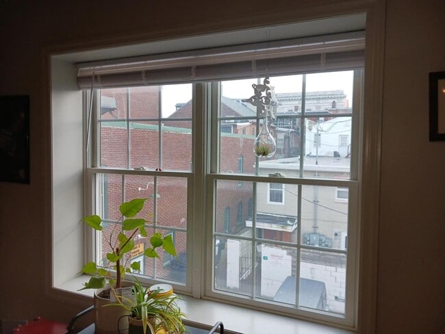 Building Photo - 18 Carlisle St