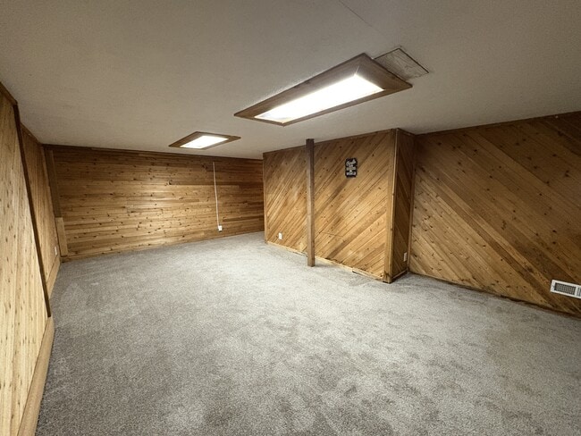 Building Photo - 16093 SW Roy Rogers Rd