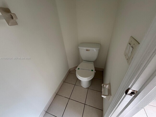 Building Photo - 3964 NE 11th Dr