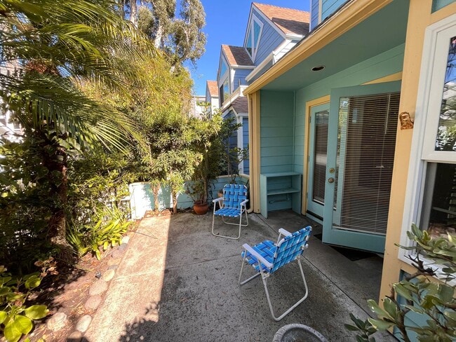 Building Photo - Mission Beach, 2 bedroom, 2 bathroom, with...