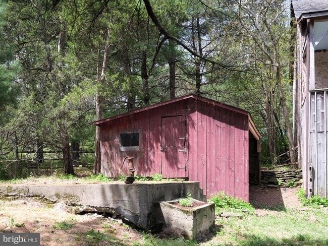 Building Photo - 196 Red Hill Rd