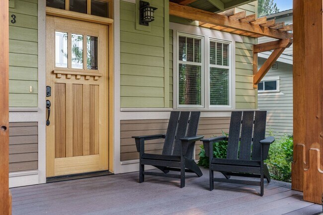 Building Photo - Grand Northwest Crossing Home. Fully furnished monthly rental. Walk to Compass Park. All Utilitie...