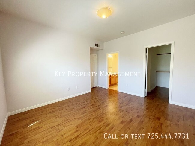 Building Photo - UPGRADED 2 BEDROOM IN SW W/ DETACHED GARAG...