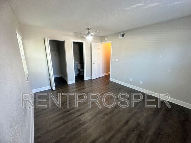Building Photo - 2568 Woodgate Blvd