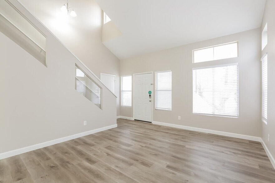 Building Photo - 162 Mirador St