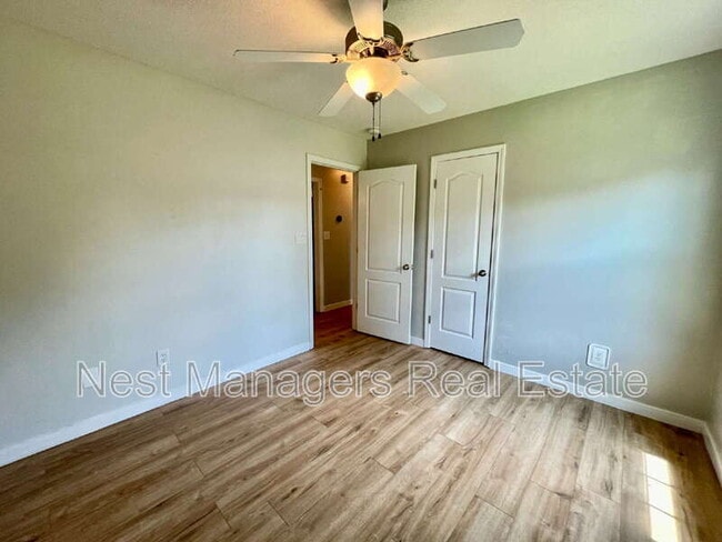 Building Photo - 460 Derby Ln