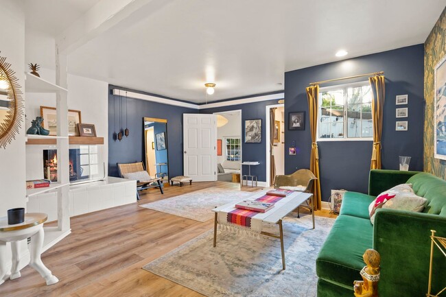 Building Photo - Ventura | Pierpont | 4 Bedroom + 3 Bathroom