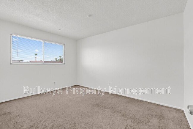 Building Photo - 1333 E Donner Dr