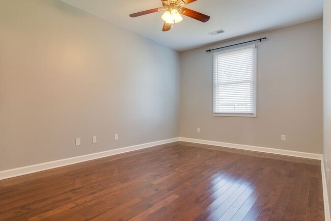 Building Photo - 3 bed 2.5 bath in Germantown, 1 Car Garage, Fenced Yard