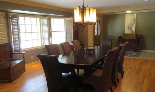 Building Photo - Stunning Home!!