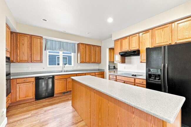 Building Photo - 2202 Hanham Dr