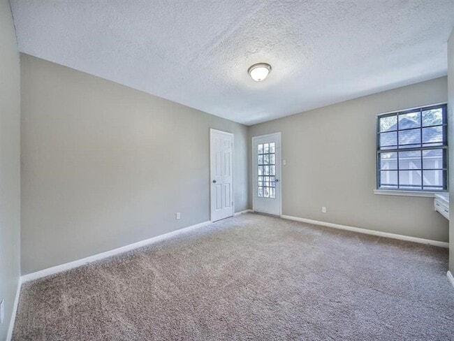 Building Photo - 10519 Laneview Dr