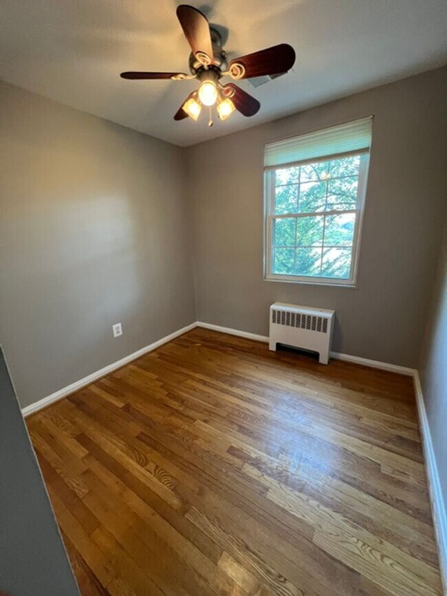 Building Photo - 209 Burgess Ave