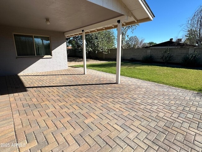 Building Photo - 2535 E Maryland Dr