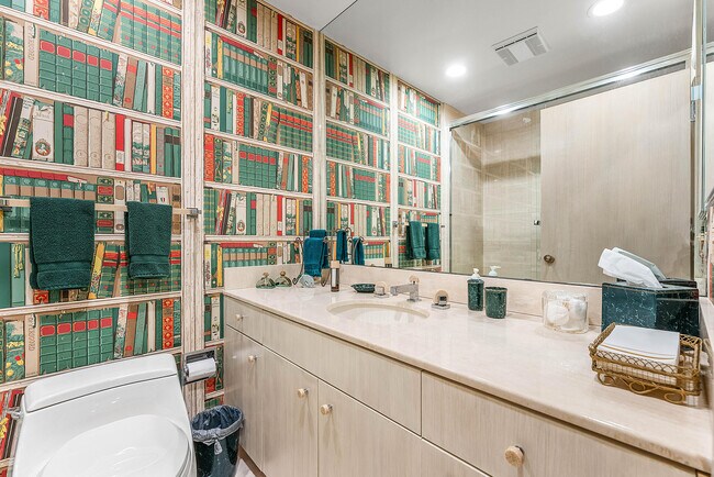 Building Photo - 13 Sloans Curve Dr