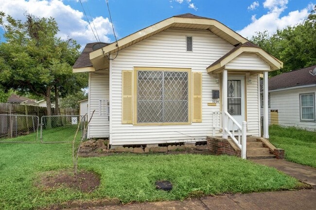 Primary Photo - 3234 Simmons St