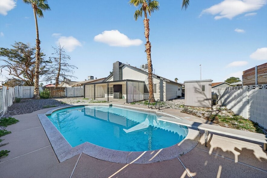 Building Photo - 809 Peacock Ct