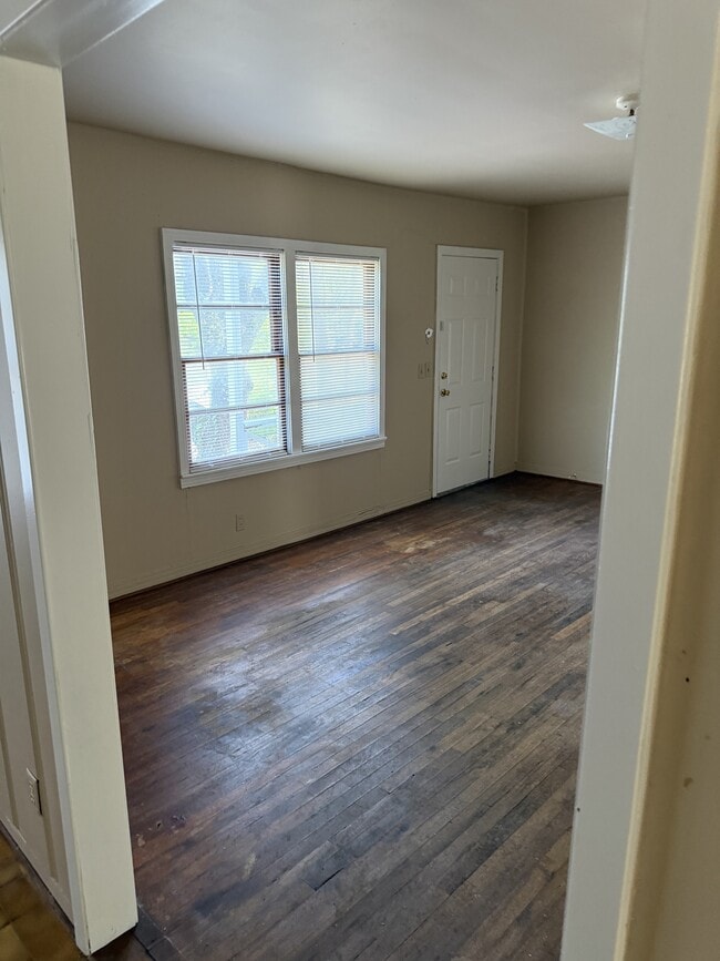 Building Photo - 145 Airport Rd