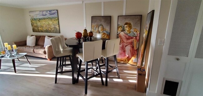 Building Photo - 900 NE 18th Ave