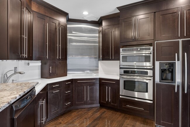 Building Photo - 155 N Hanley Rd