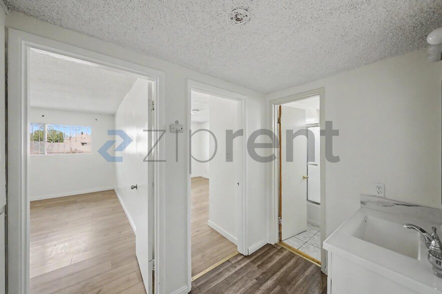 Building Photo - Unit C