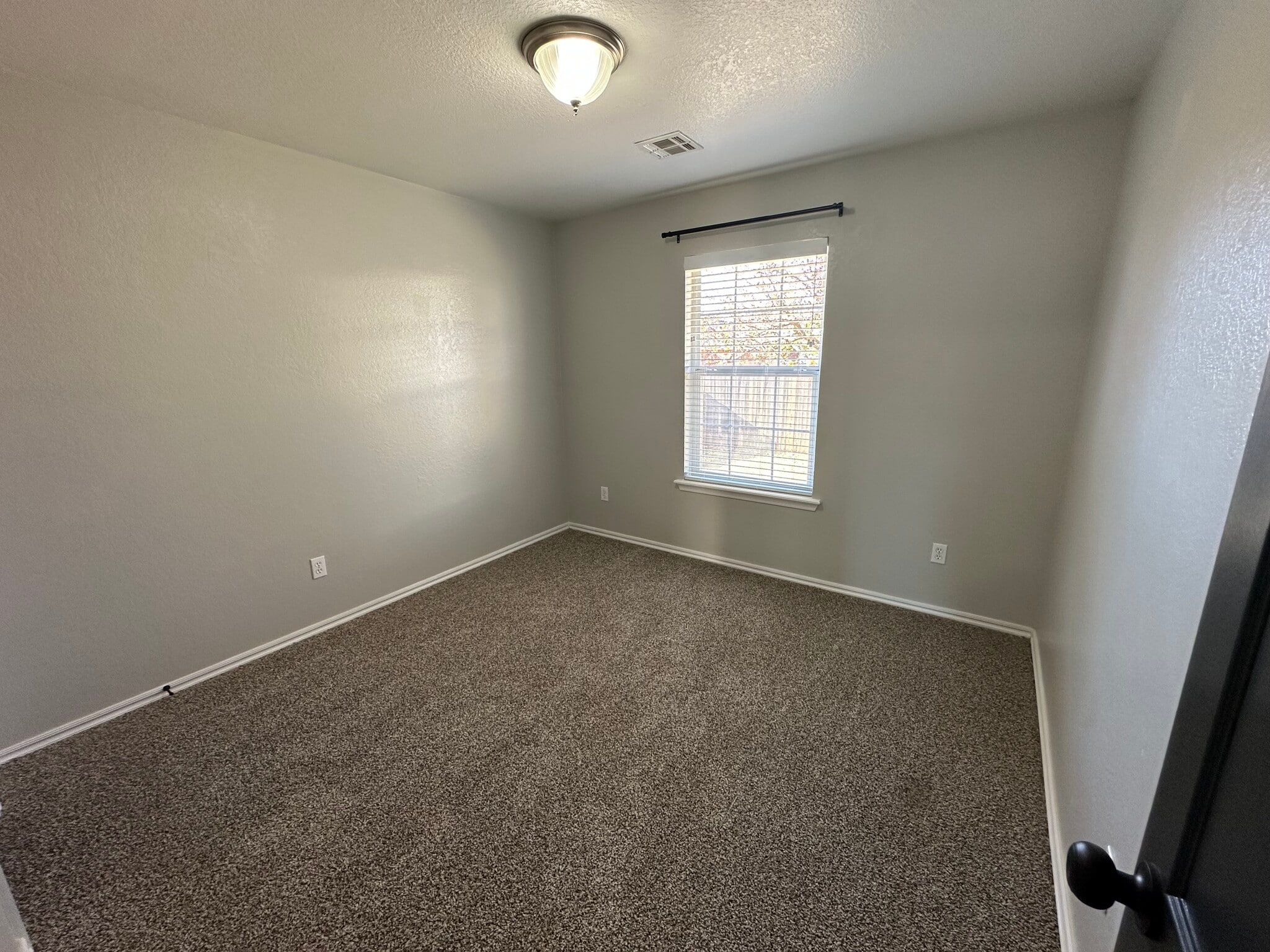 Building Photo - 13 Woodgate Dr