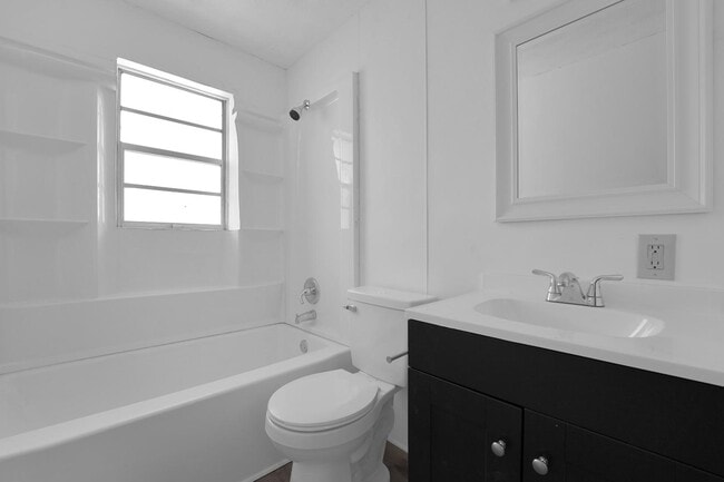 Building Photo - 3384 Norwalk Rd