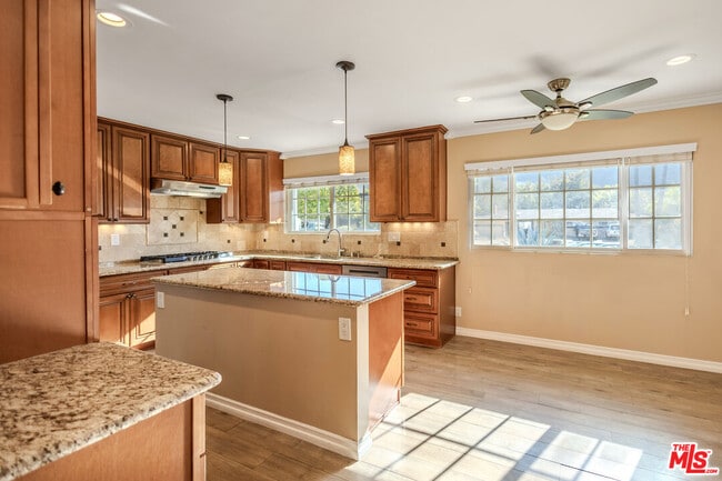 Building Photo - 1921 El Monte Dr