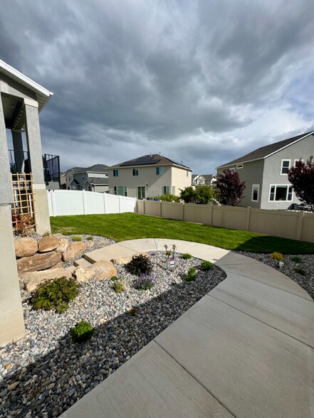 Building Photo - 3923 W Rock Is Ave