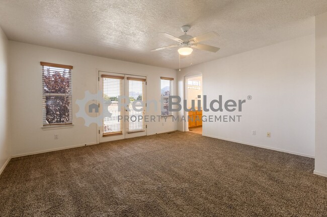 Building Photo - JANUARY MOVE IN SPECIAL: $500 Off 1 Month'...