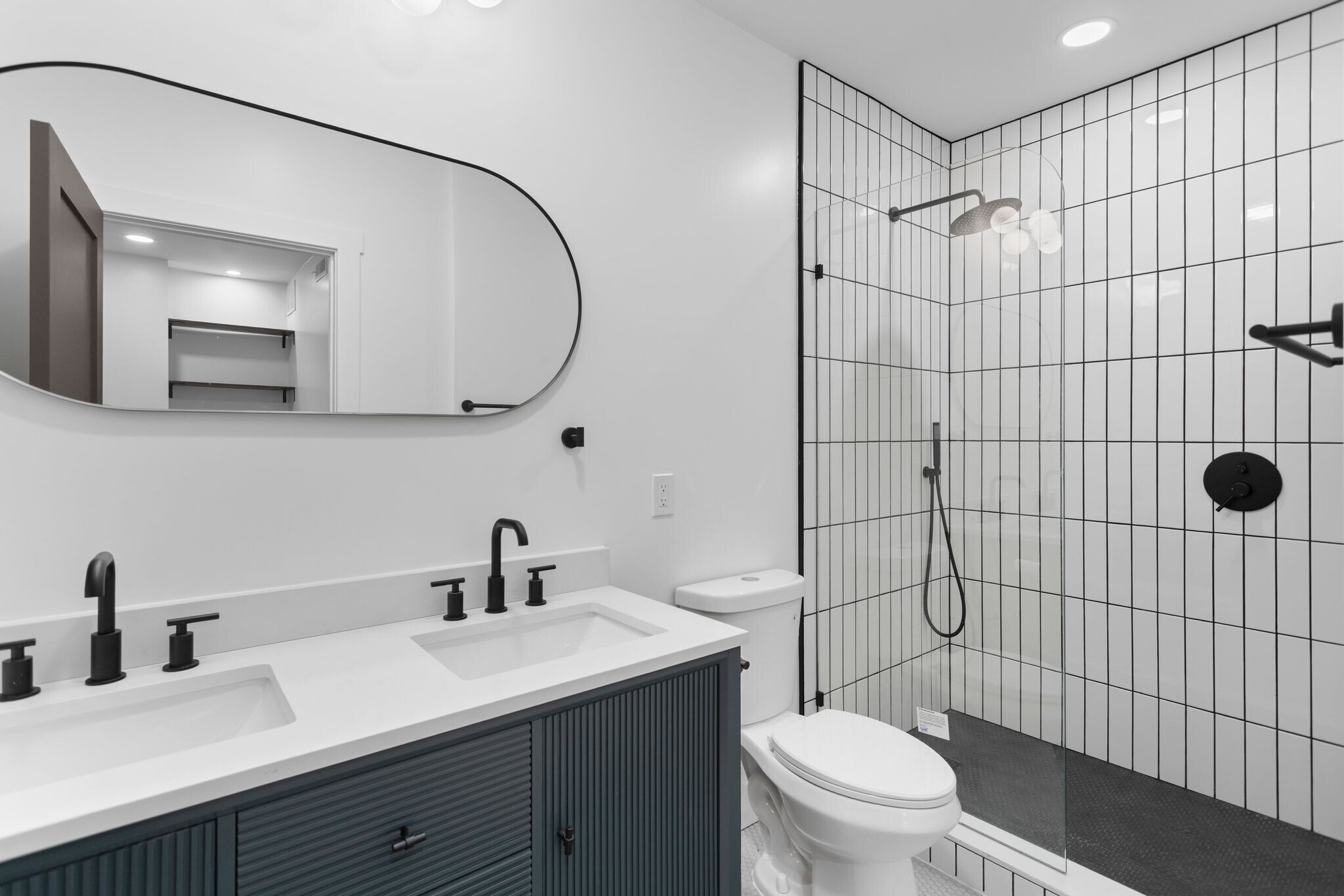 Master Bathroom - 2035 Forbes Ave