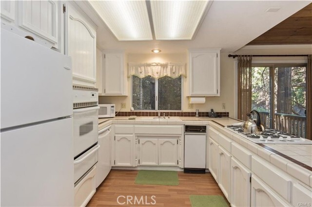 Building Photo - 27875 Rainbow Dr